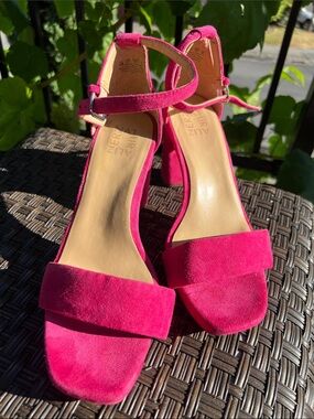 Naturalizer Pink Suede Block Heel Sandals